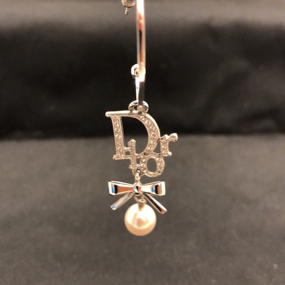 DIOR Earrings - Picture 7 of 9